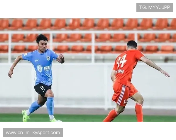 斯坦丘正式在大连梭鱼湾球场合练,定位球助攻卡兰加头球