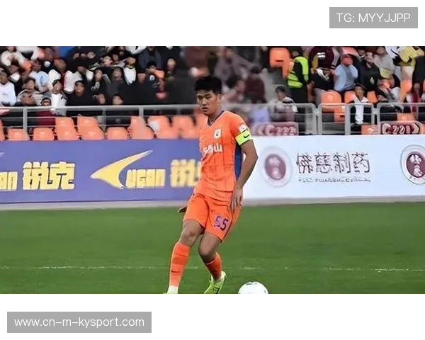 泰山队彭啸禁区内舍身堵防单刀,崔康熙赞其防守韧性具备核心潜质