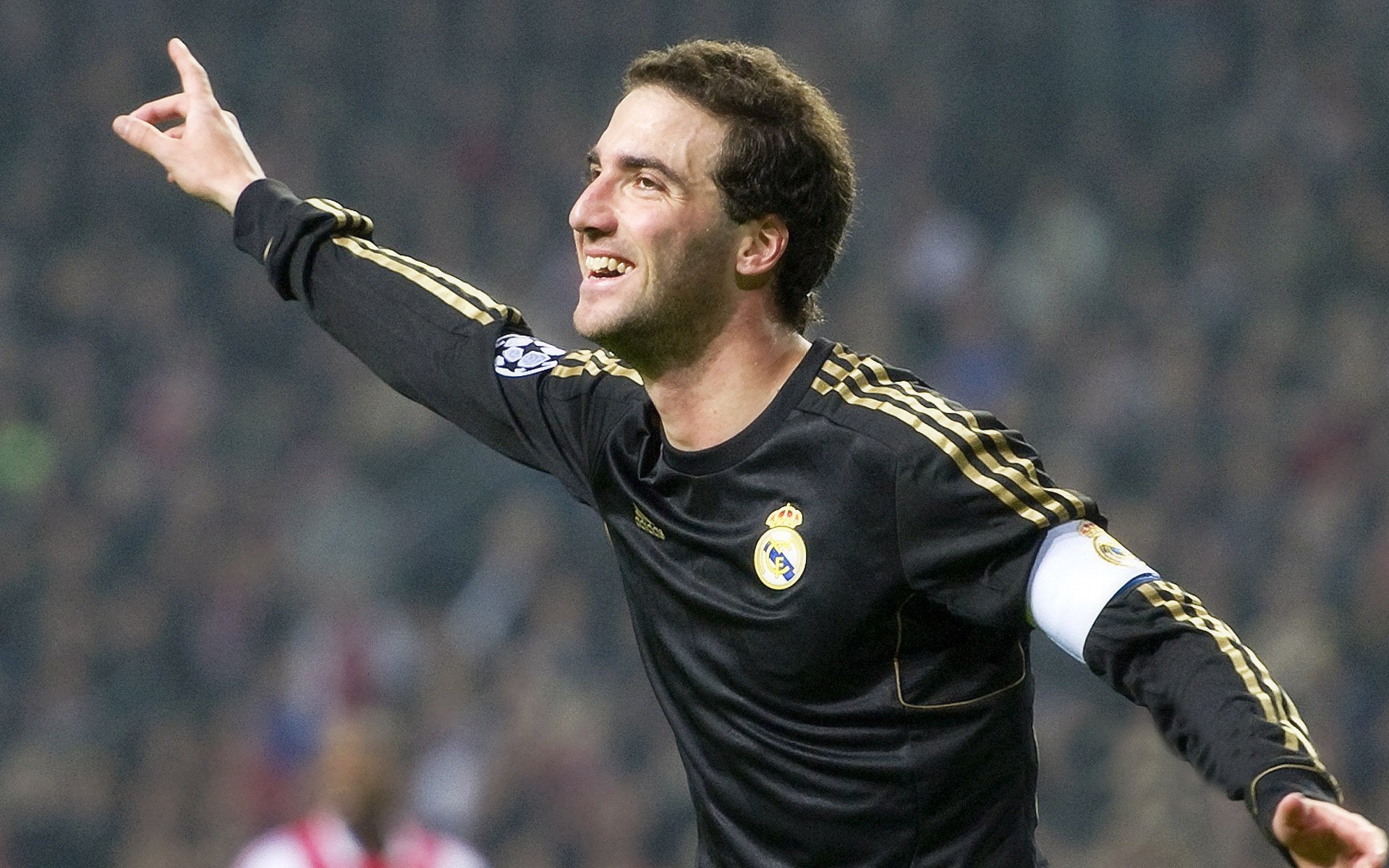 “马科斯·莫奇的压迫性防守和领袖气质，成就阿根廷美洲狮队未来”